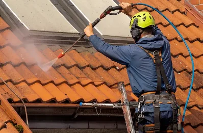 Démoussage et hydrofuge de toiture à Calais